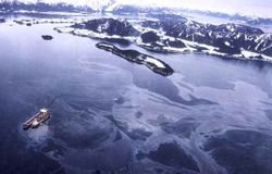 Alaska-Exxon-Valdez-stranded