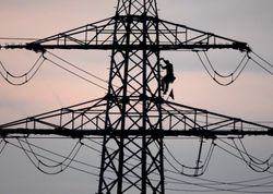 electricity-mast-worker.jpg