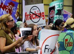 Gas_New-York-anti-fracking-protest