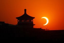 silk_road_china_solar_eclipse_998856.jpg