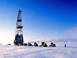 Arctic_oil_rig_towed