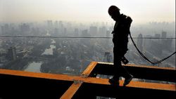 China-Hefei-construction-worker