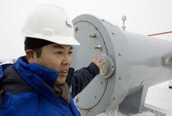 china_gas_pipeline_worker.jpg